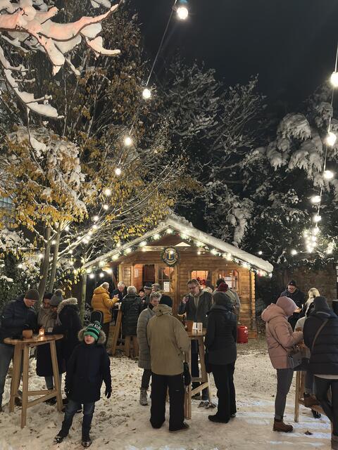 Vorweihnachtliche Stimmung kommt beim Lions Punsch auf. | Foto: Lions
