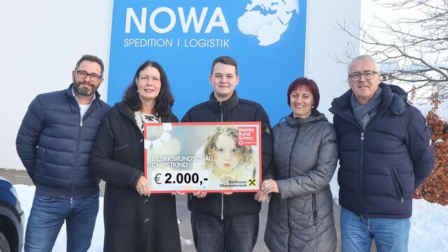 Florian Klein, Christine Steiner-Watzinger, Jakob Forstinger, Bettina Garstenauer und Norbert Forstinger (v.l.) bei der Scheckübergabe. | Foto: Helmut Klein