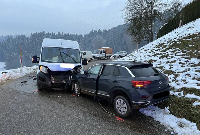 An den Fahrzeugen entstand Totalschaden. | Foto: FF St.Andrä
