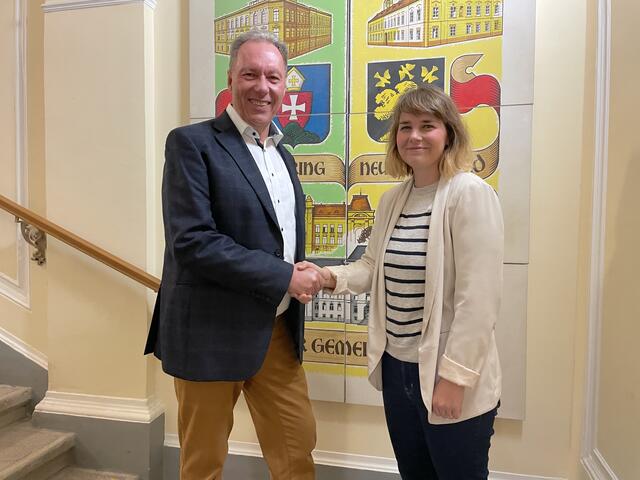 Für Ottakring: Franz Prokop übergibt an Stefanie Lamp. | Foto: Michael J. Payer