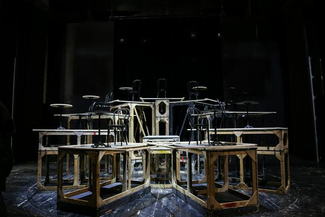 Bühnenbild von Bernhard Hammer bei der Bauprobe.
 | Foto: Barbara Pálffy