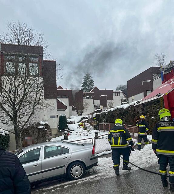 Wohnungsbrand mit Menschenrettung in Gablitz (PL). | Foto: DOKU-NÖ
