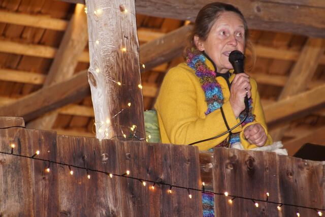 Brigitta Leibetseder aus Altenfelden trug Märchen vor. | Foto: Helmut Eder