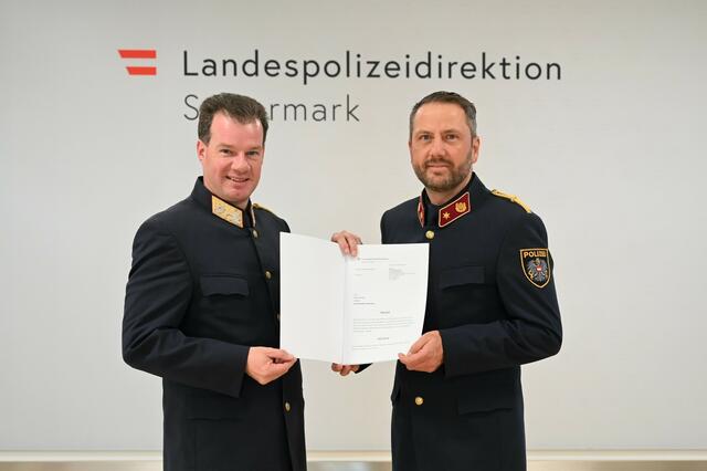 Der neue Bezirkspolizeikommandant Martin Mellem (r.) mit Landeschef Gerald Ortner. | Foto: LPD Stmk/Gimpel