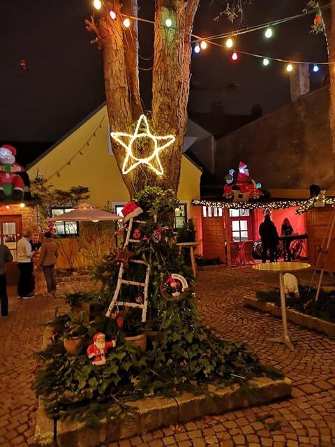 Im Harry's Augustin wartet eine weihnachtliche Speisekarte.  | Foto: Harry's Augustin
