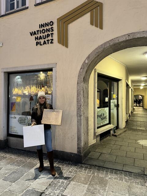 Künstlerin Patricia Wenigwieser war selbst lange in toxischen Beziehungen: Ihre Kunstwerke stehen für Stärke und Solidarität. | Foto: Mario Derntl
