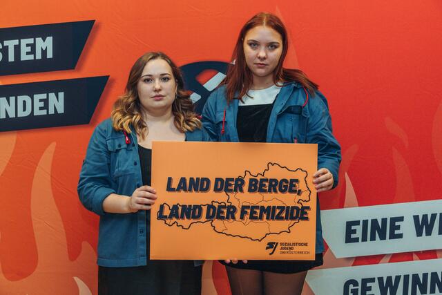 SJ OÖ-Vorsitzende Eva Reiter und Runa Seemayr fordern mehr Geld für Gewaltschutzeinrichtungen und Präventionsarbeit.  | Foto: MecGreenie