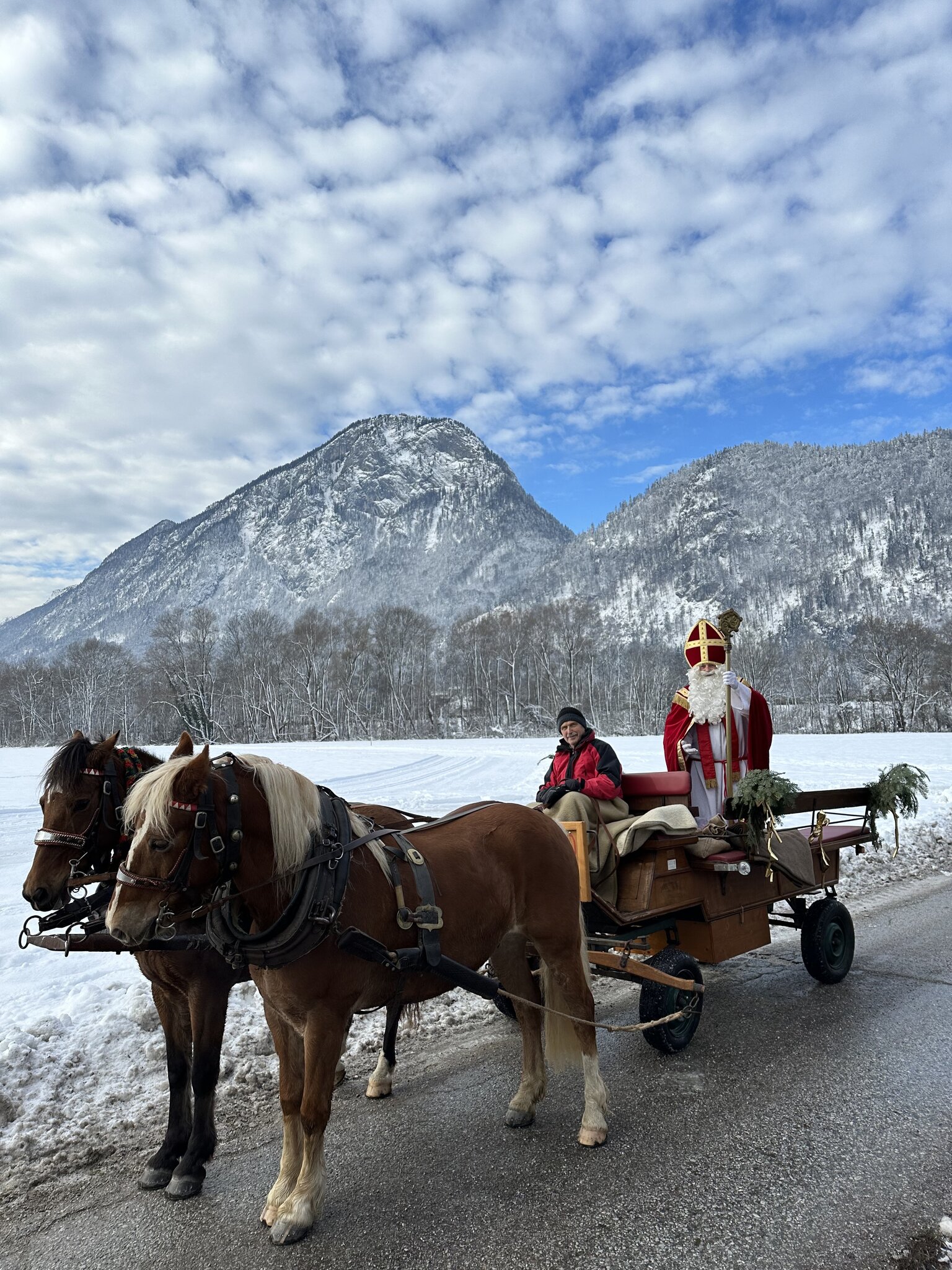 Strahlende Gesichter: Der Nikolaus besuchte die Kinder in Kufstein ...
