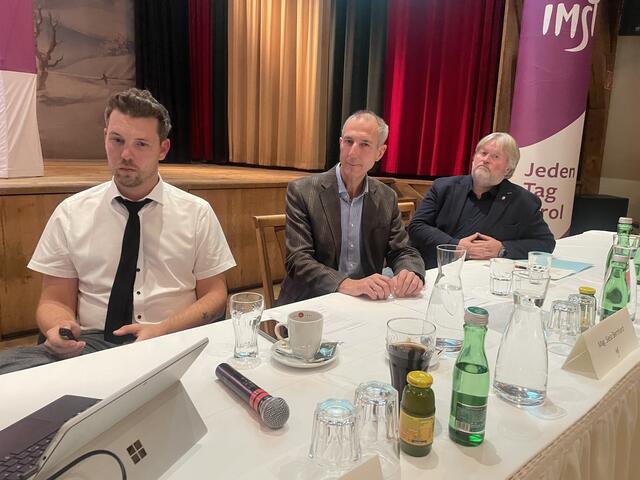 GF Bernd Kiechl, Steuerberater Bernhard Siess und Martin Kofler von der Tourismusabteilung des Landes Tirol. | Foto: Perktold