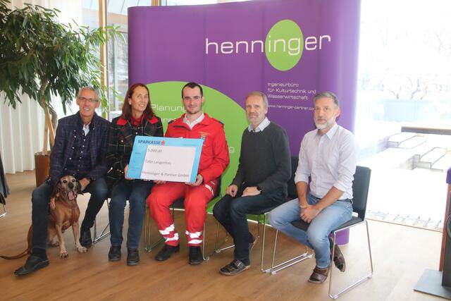 Die Geschäftsführung der Firma Henninger mit Lukas Hausdorf (Mitte).