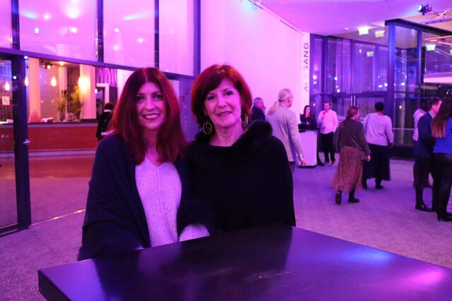 Waren schon gespannt auf das Konzert: Annelies und Magdalena. | Foto: MeinBezirk.at