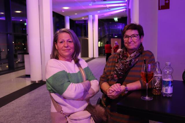 Ins Gespräch vertieft: Sabine und Regina | Foto: MeinBezirk.at