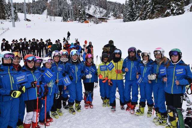 Kinder der Ski-Mittelschule Neustift beim Festakt | Foto: Kainz