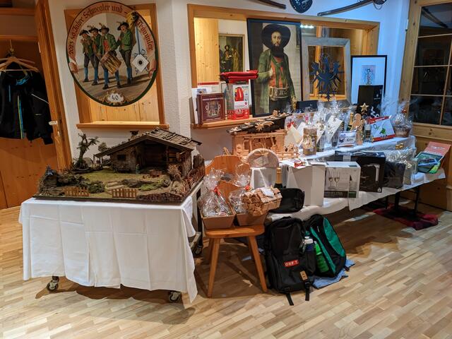 Eine reichliche Auswahl an Preisen für die 30 besten Schützen. | Foto: Schützenkompanie Telfs