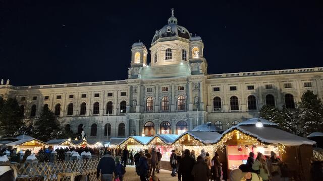 03.12.2023 Christkindlmarkt vor den Museen 