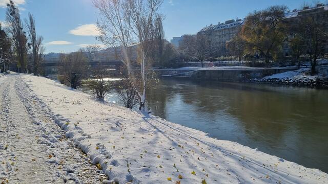 03.12.2023 am nächsten Tag scheint die Sonne auf den Schnee am Donaukanal