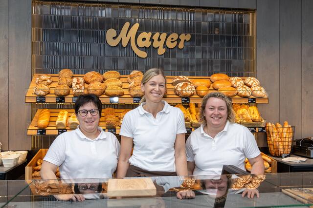 Barbara Baischer, Sandra Mayer und Christina Wagneder in der neuen Mayer Bäcker-Filiale am Messe-Kreisverkehr in Ried. | Foto: Doms