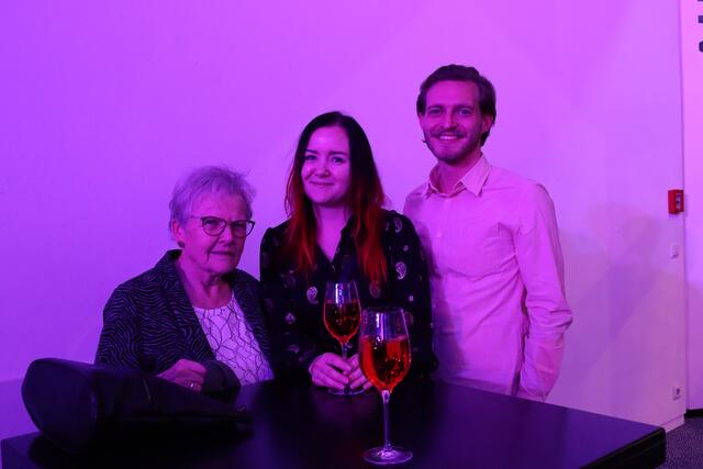 Haben sich noch Tickets gesichert: Agnes, Verena und Lukas | Foto: MeinBezirk.at