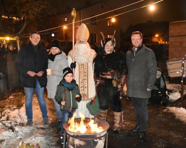 Die Stadträte Philipp Gruber, Sabine Greml und Robert Pfisterer waren beim Krampuslauf vom Schrafl Pass dabei. | Foto: Cherelle Marek