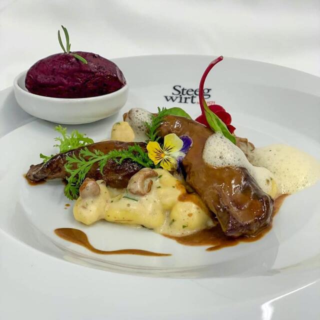 Weihnachtsmenü: Rosa gebratenes Filet vom Rehbock mit Eierschwammerl ...