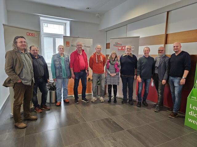 Die Vortragende Christa Kocher und WK-Bezirksstellenleiter Alexander Vogl (r.) mit einem Teil der Veranstaltungsbesucher | Foto: Christa Hartl