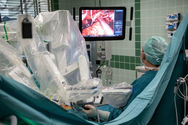 So sieht eine OP mit dem Davinci aus. | Foto: Ordensklinikum Linz