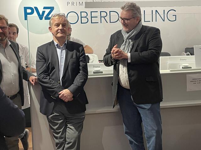 Erst im Jänner eröffneten Ärztekammer Wien Präsident Johannes Steinhart (links) und Gesundheitsstadtrat Peter Hacker (SPÖ) das Pirmärversorgungszentrum Oberdöbling. | Foto: Johannes Reiterits