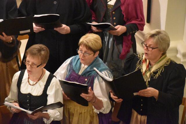 Weihnachtskonzerte veranstalten der Gesangverein Ollersdorf (Bild), der Verschönerungsverein Inzenhof, die Marktmusik Rudersdorf und die Volksschule Neuberg. | Foto: Martin Wurglits