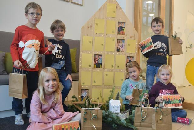 Die Kindergartenkinder machen älteren Menschen in Arnreit eine Freude.  | Foto: Kindergarten Arnreit 