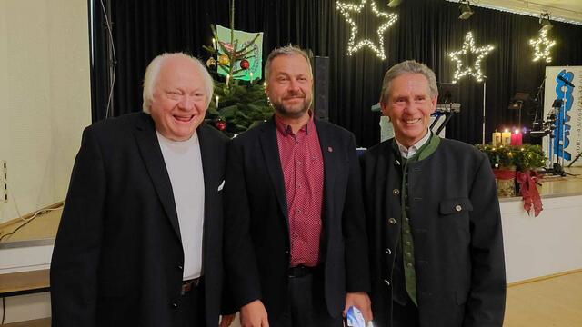 Von li. nach re.: Musiker Stefan Kurzmann, Bürgermeister Robert Tulnik und Günther Joham/Brauchtum "einst und jetzt" | Foto: Hilde Widmann