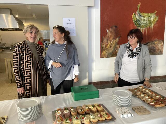 Legen immer fleißig Hand an: Heide-Marie Lang, Tanja Fegelin und Elfi Prinz