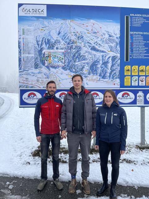Michael Steinacher (Goldeck Bergbahnen), Julien Presland (Marketingkoordinator der FH Kärnten) und Stefanie Hopfgartner (Goldeck Bergbahnen) | Foto: FH Kärnten