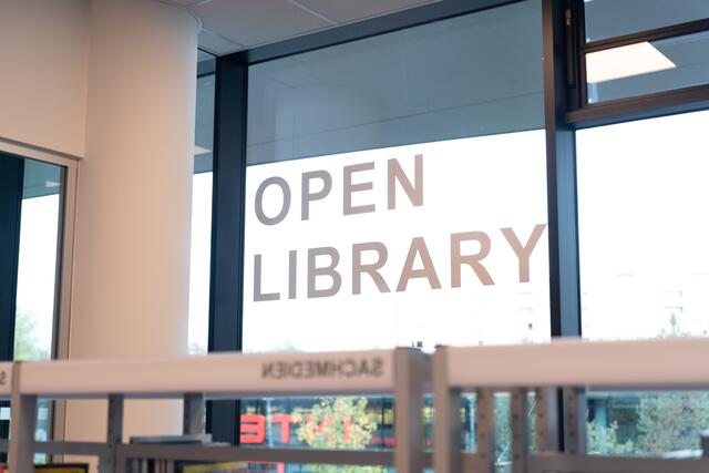 Für die "Open Library" wurde ein eigener Raum über dem Bibliotheksfoyer angemietet. | Foto: Stadt Salzburg/Escabosa