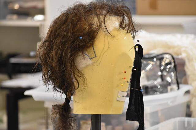 Die Perücken werden in Erl gefertigt.  | Foto: Barbara Fluckinger