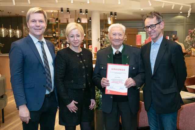 Patrick Sax, Gastgeberin Michaela Krenn, Geschäftsführerin vom Radkersburger Hof bzw. der Kurkonditorei, Johann Pendl und Josef Sommer (v.l). | Foto: Sax