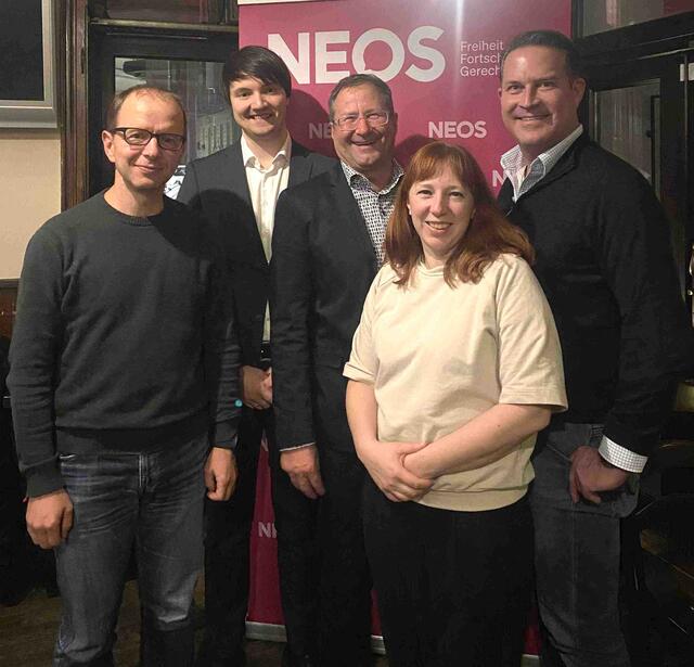 Vlnr.: Volkmar Schneider, Stefan Holper, Oliver Prenn, Barbara Schrott, Rudolf Mayrhofer-Grünbühel | Foto: Neos 1090