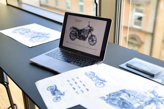 Letzte Checks der Vorlagen und am Notebook, bevor die Druckfreigabe erfolgte. | Foto: Reischl