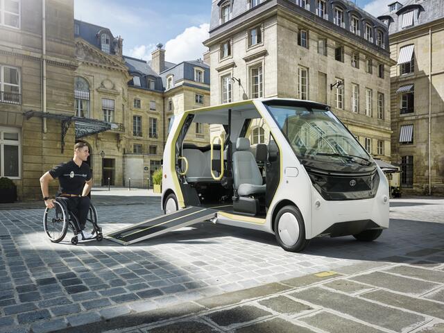 Emissionsfrei und barrierefrei: Der Accessible People Mover (APM) wurde von Toyota für die Olympischen und Paralympische Spiele 2024 entwickelt.  | Foto: Toyota