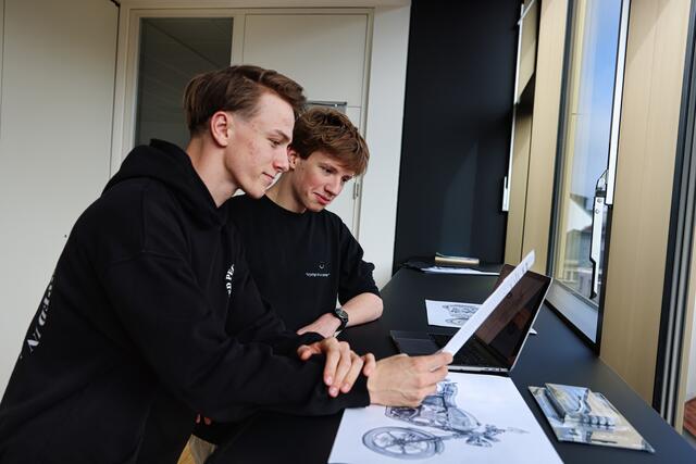 Letzte Checks der Vorlagen und am Notebook, bevor die Druckfreigabe erfolgte. | Foto: Reischl