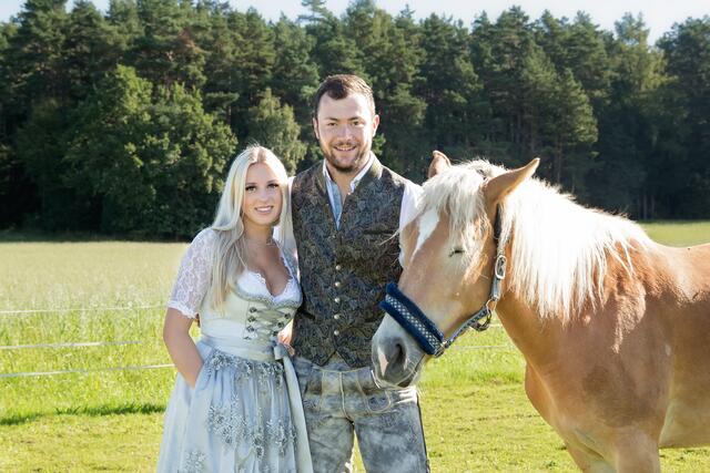 Carina Ehrentraut verbringt in der aktuellen Staffel von "Bauer sucht Frau" eine Woche als Hofdame beim Kutscher Luki. | Foto: ATV/Michaela Tischler