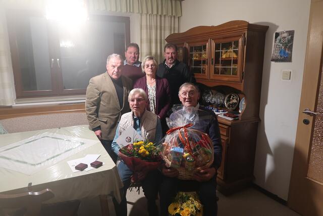 Hinten: OV GGR Renner Josef und Ploiner Franz, Mitte: Seniorenbund-Obmann Mantler Hans, Bachmayer Ingrid, Sitzend: Grill Josefine und Grill Josef | Foto: Marktgemeinde Kirchberg/Wagram