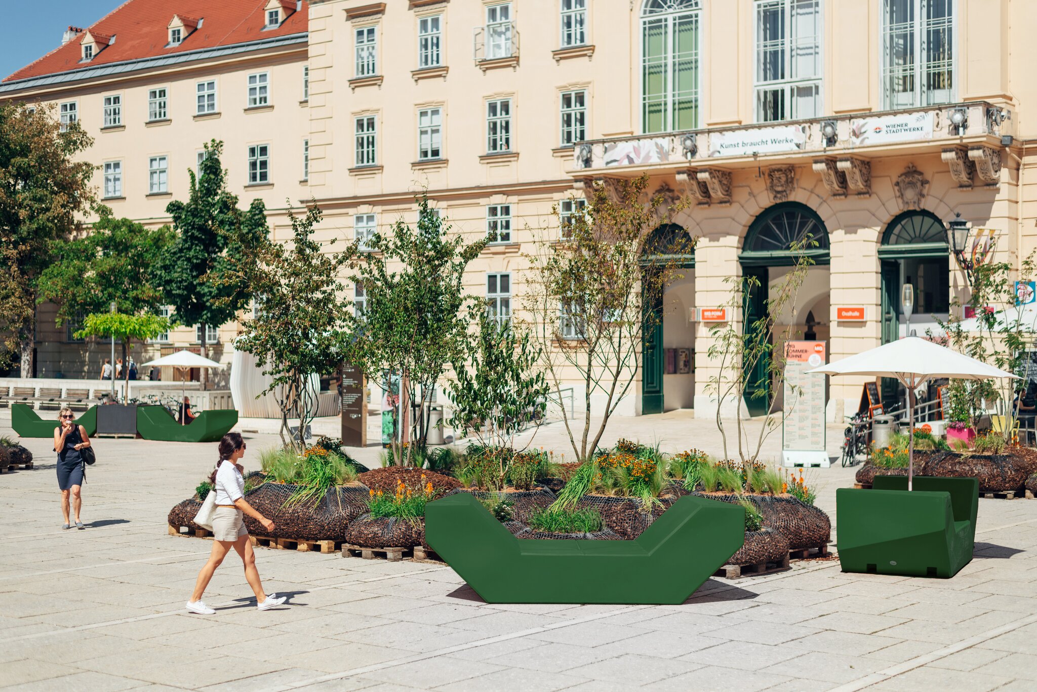Farbvoting für Museumsquartier: Neue Enzi-Sitzmöbel werden waldgrün ...