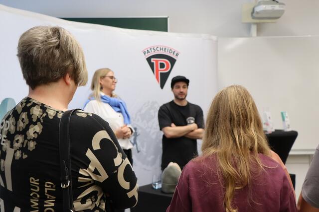 Bei Sport Patscheider konnten sich die Interessierten aller Sportrichtungen belehren. | Foto: Celina Leitner