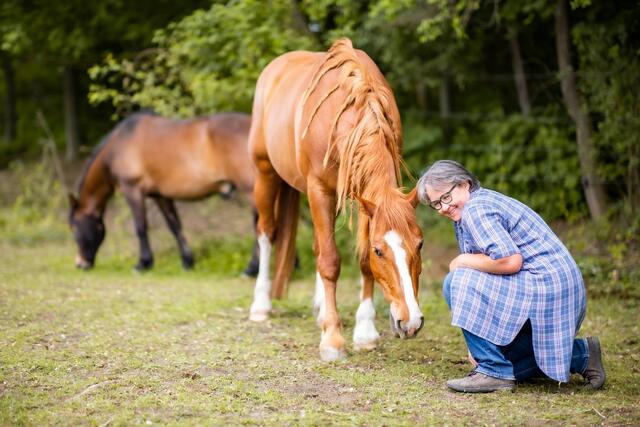 Lolina bringt Menschen und Pferde am Dragahof in Parndorf zusammen. | Foto: Vonwald
