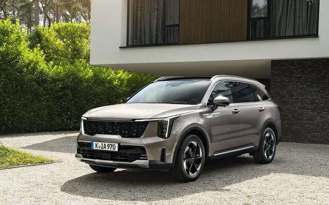 Bahn frei für den optimierten und aufgewerteten Kia Sorento, der mit neuem Design, neuen Farben und interessanten neuen Technologien aufhorchen lässt. | Foto: Kia