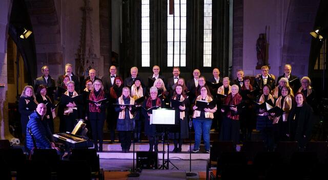 Der Programmbogen spannte sich von afrikanischem Liedgut über internationale, beschwingte und besinnliche Songs bis zu traditionellen österreichischen Weihnachtsliedern, die das Publikum begeistert mitsang. | Foto: Singverein Enns 1919
