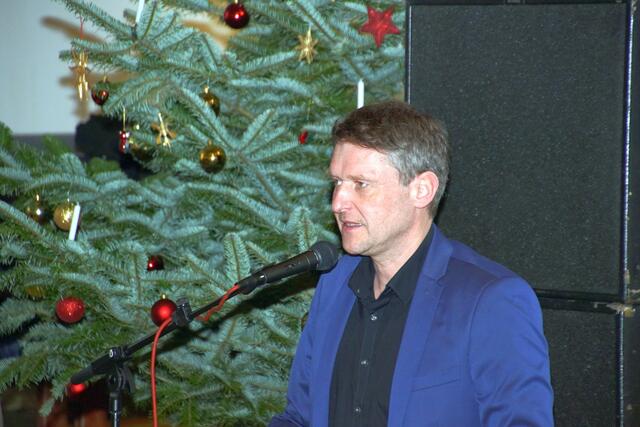 Präsidenten des Oberösterreichischen Blasmusikverbandes (OÖBV), Hermann Pumberger, bei seinem Referat.  | Foto: Helmut Eder