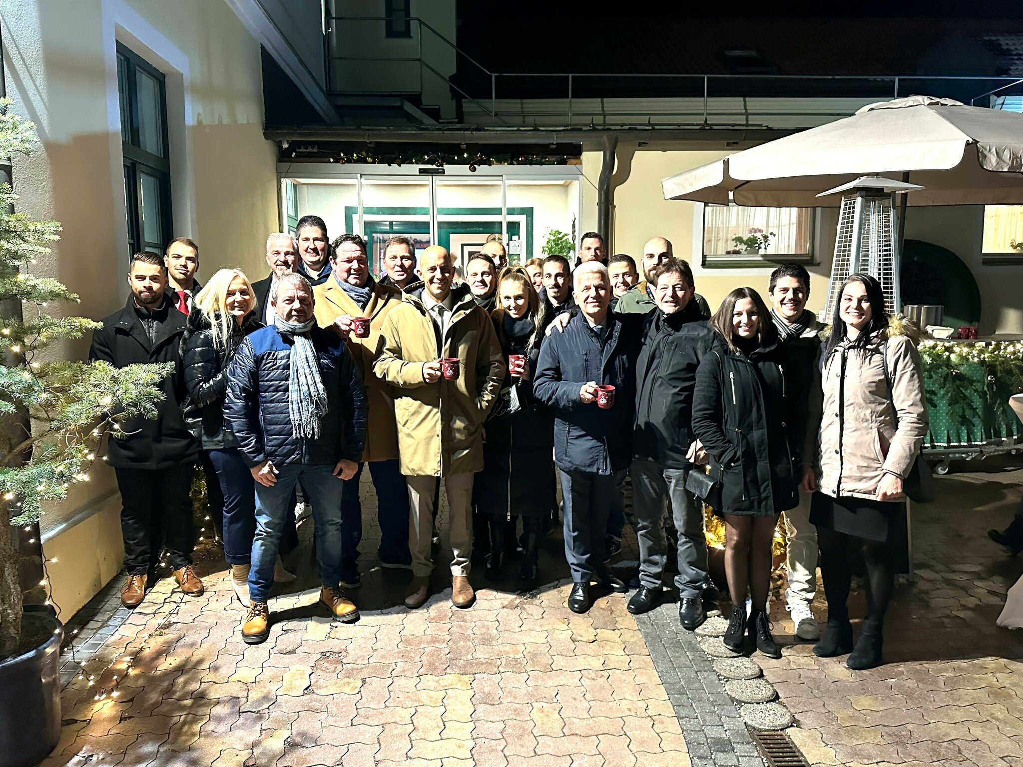 Maria Enzersdorf "Frohe Weihnachten" bei der Polizei Mödling