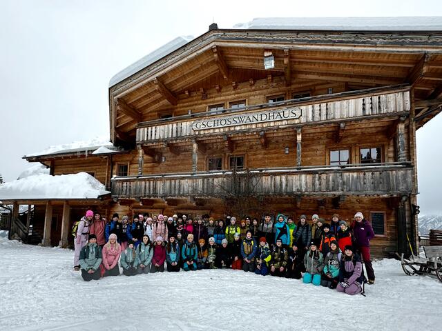 Die Lawinenübung der Mittelschule Mayrhofen fand am Penken statt.  | Foto: MBB