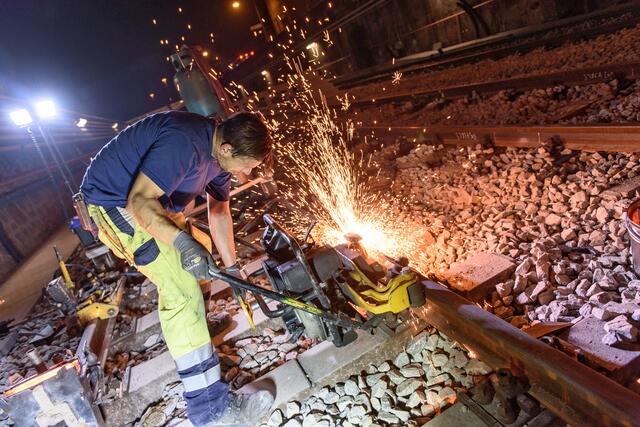 Man arbeite auf Hochtouren, um das Gleisnetz der Wiener Linien in Schuss zu halten, so eine Sprecherin. | Foto: Raimund Appel / Wiener Linien